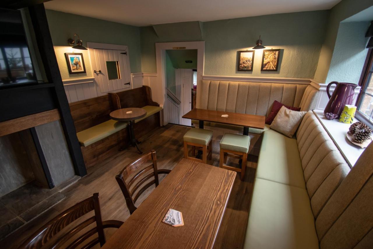 Royal George Hotel Great Easton  Buitenkant foto
