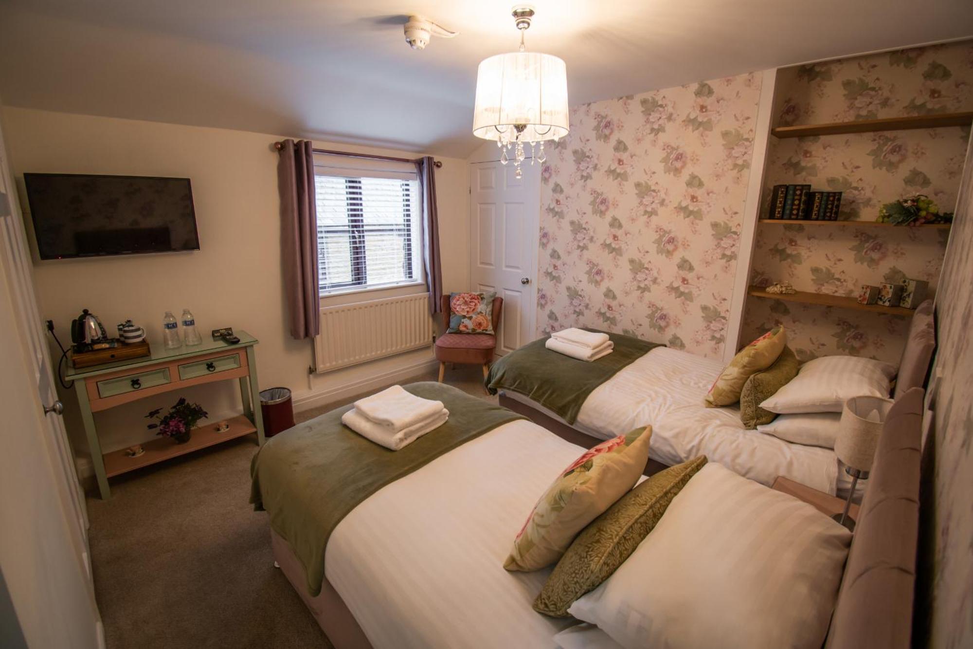 Royal George Hotel Great Easton  Buitenkant foto
