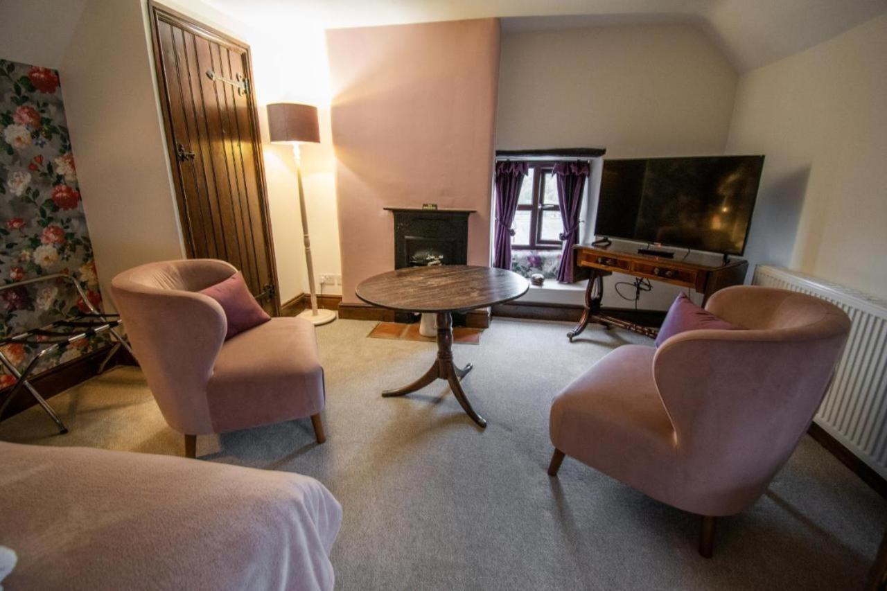 Royal George Hotel Great Easton  Buitenkant foto