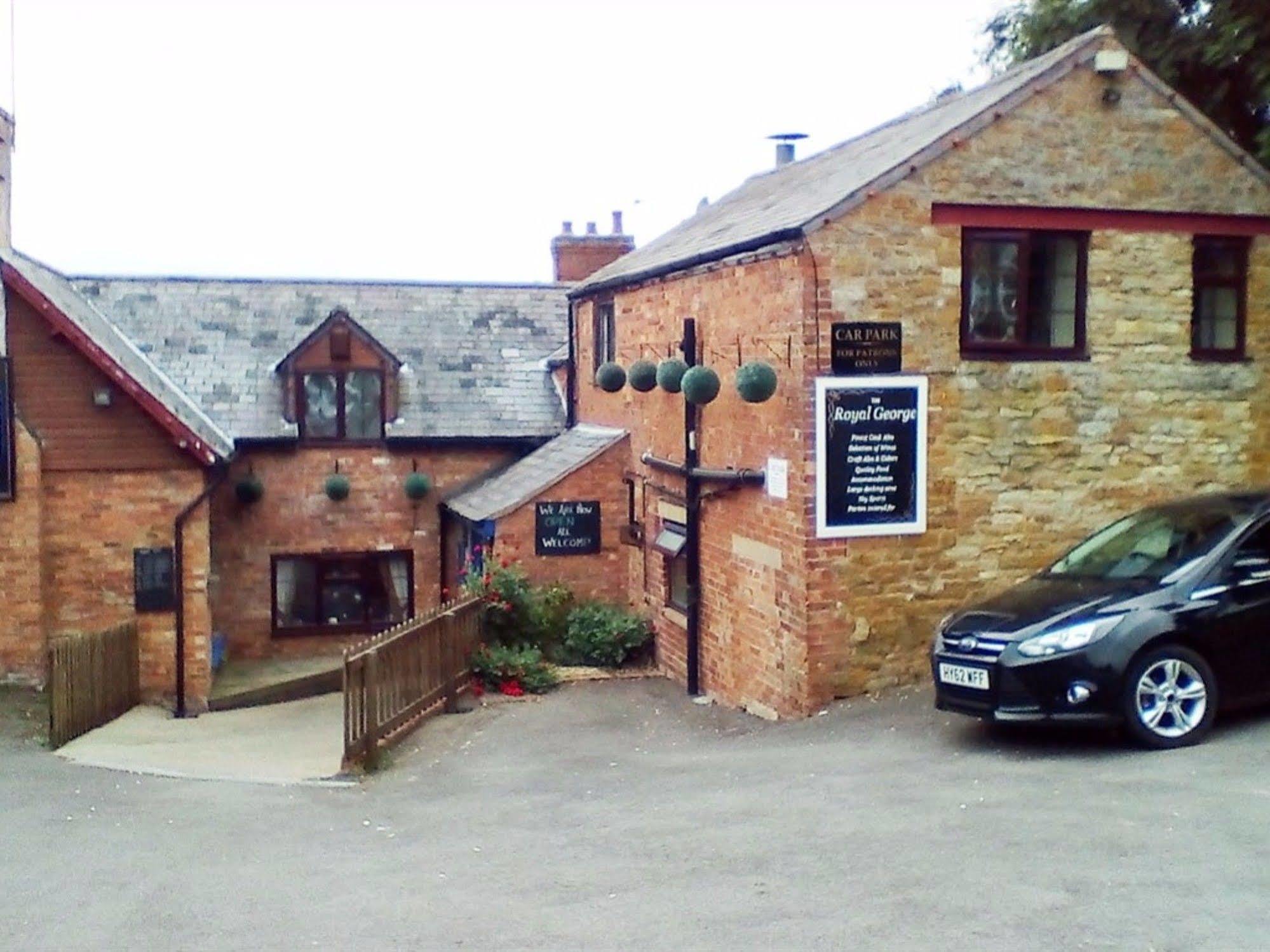 Royal George Hotel Great Easton  Buitenkant foto
